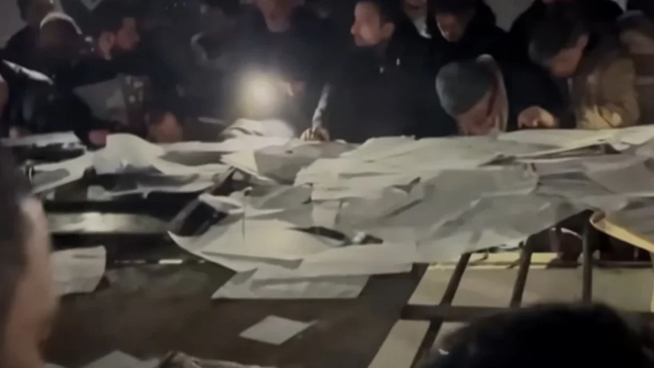 Μέσα στη φυλακή – κολαστήριο του Άσαντ – Εικόνες από το «σφαγείο της ανθρωπότητας»