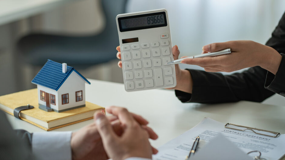 Υπό τον φόβο των πλειστηριασμών οι δανειολήπτες – «Τα funds μας εκβιάζουν»