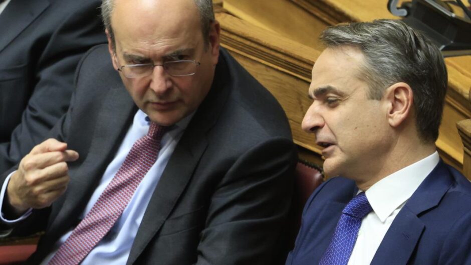 Κυβέρνηση Μητσοτάκη / Τα απανωτά χαστούκια στο γαλάζιο success story