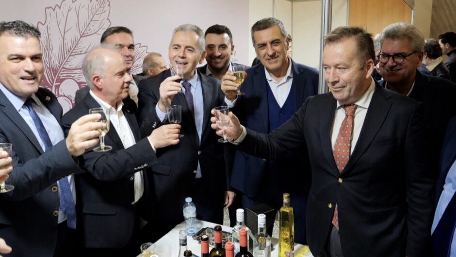 Εγκαίνια με κοσμοπλημμύρα στην έκθεση ποιοτικών προϊόντων της Θεσσαλίας στο Σύνταγμα – Αυτά είναι τα αγαθά από τη γη της Λάρισας (φωτο – βίντεο)