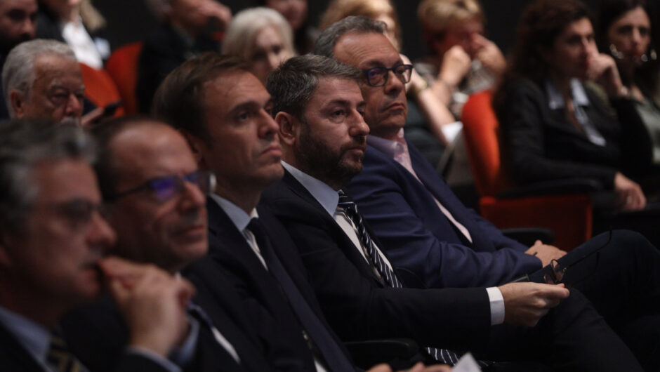 Από τη συναίνεση… στην κηδεία Σημίτη στα τραπέζια διαλόγου ΣΥΡΙΖΑ – ΠΑΣΟΚ – Νέας Αριστεράς