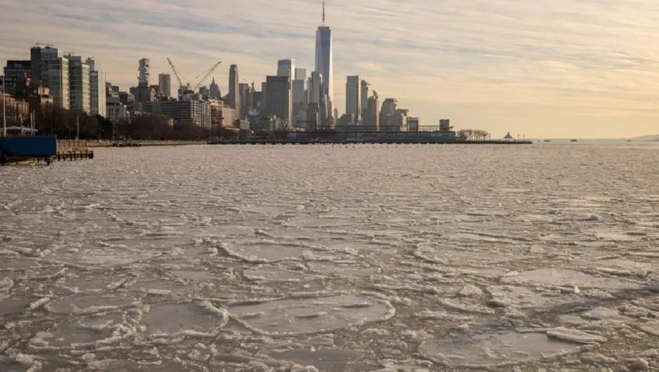 “Πάγωσε” ο ποταμός Hudson στη Νέα Υόρκη – Εντυπωσιακές εικόνες