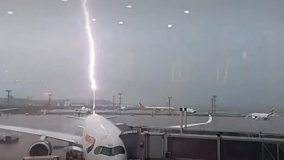 Βίντεο με τη στιγμή που κεραυνός χτυπάει αεροπλάνο στη Βραζιλία
