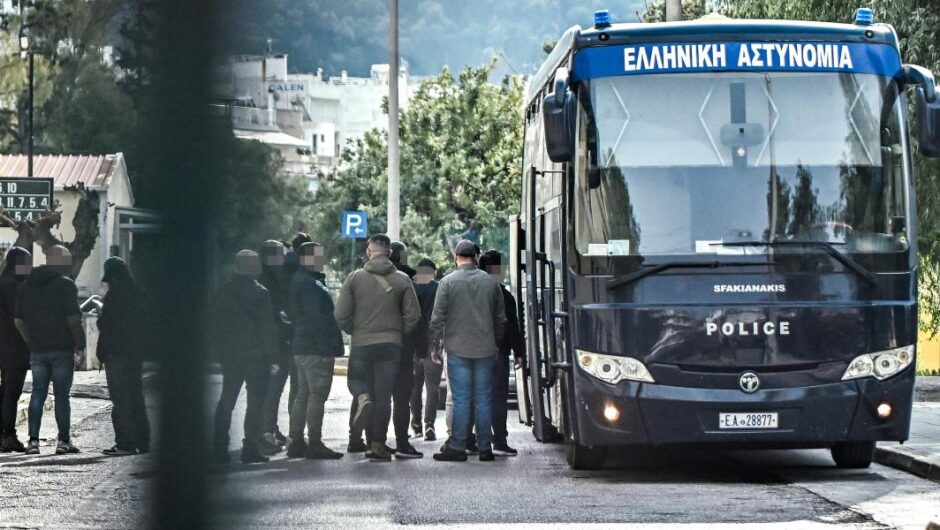 Κύκλωμα προστασίας σε οίκους ανοχής / 19 συλλήψεις – Κατασχέθηκαν όπλα, χρυσές λίρες και 400.000 ευρώ