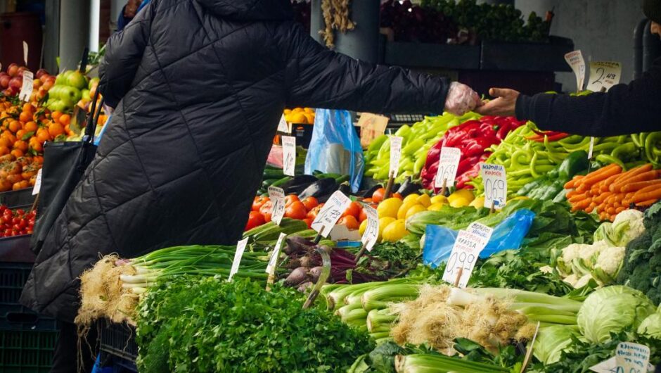 Ακρίβεια / Ο μισθός δεν φθάνει για το 55% των Ελλήνων – Πάνω από 9 στους 10 έκαναν περικοπές
