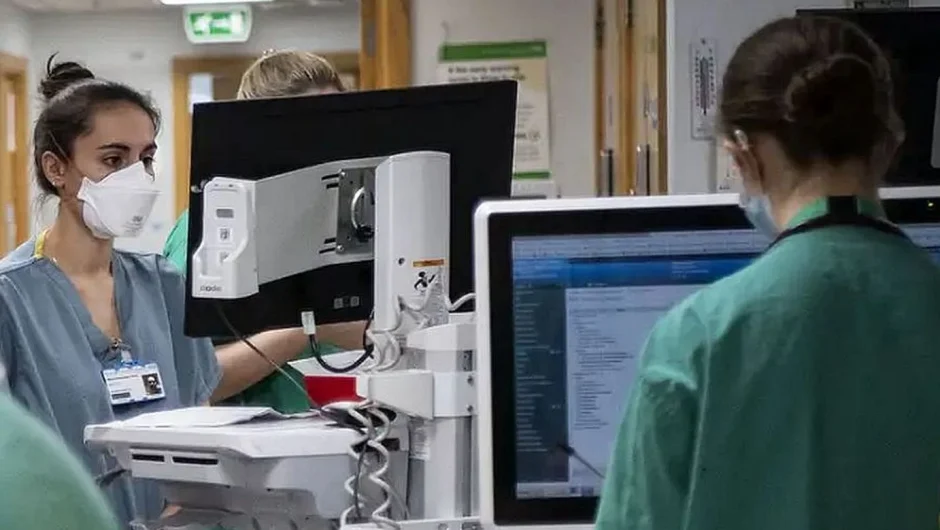 Σε κρίση το βρετανικό σύστημα υγείας: Σχεδόν 7,5 εκατ. ασθενείς περιμένουν να εξεταστούν