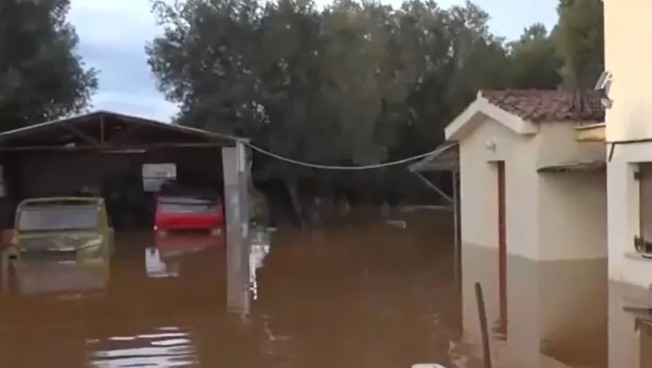 Η κακοκαιρία σαρώνει την Κεφαλονιά – Εγκλωβισμένοι κάτοικοι από τις πλημμύρες, προβλήματα εξαιτίας κατολισθήσεων (Βίντεο)