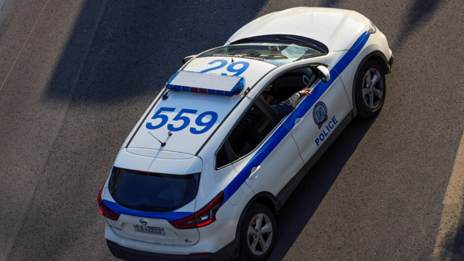 Το παρολίγον τροχαίο στο Ηράκλειο για την κόρη του Βασίλη Κοκοτσάκη και η ανάρτηση του πραγματογνώμονα για τα Τέμπη