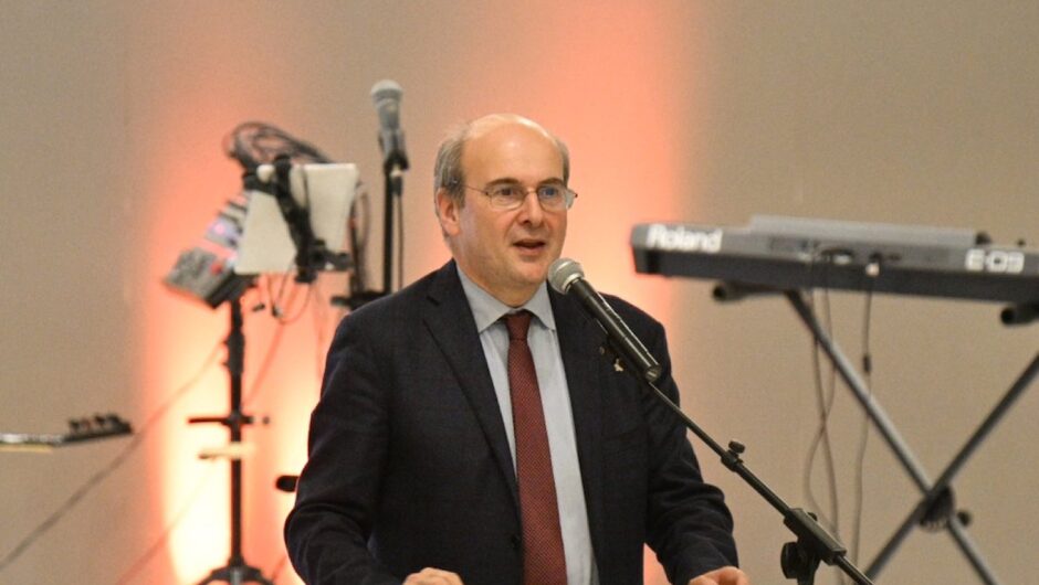 Στην κοπή πίτας του Επιμελητηρίου Λάρισας ο υπουργός Οικονομικών Κωστής Χατζηδάκης: «Παραμένουμε στη γραμμή της ευθύνης και του αποτελέσματος» (φωτό – βίντεο)