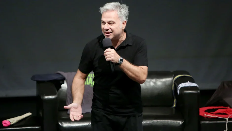 Χριστόφορος Ζαραλίκος: «Ντου» στην παράστασή του στη Βέροια – Ο λόγος