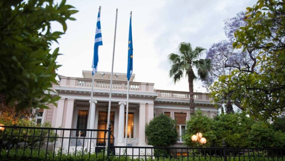 Το πρόσωπο που αναζητείται από το Μαξίμου, ο πρώην υπουργός που δεν έχει αφήσει κοπή πίτας και ο αιφνιδιασμός Ανδρουλάκη
