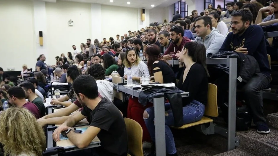 Στο κόκκινο 333.790 σπουδαστές – Πότε διαγράφονται οι αιώνιοι φοιτητές και ποιοι εξαιρούνται
