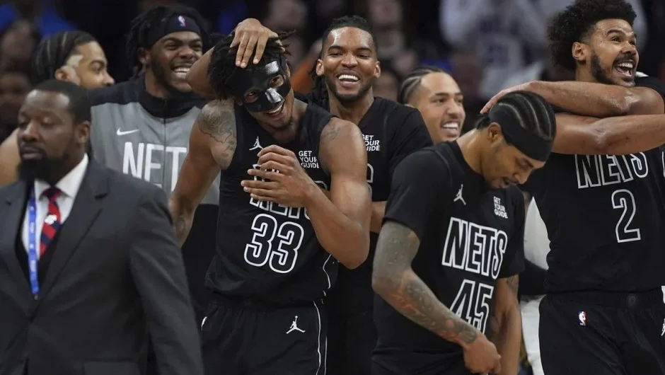 NBA, τα αποτελέσματα της βραδιάς: Οι Νετς ξέραναν τους Σίξερς με buzzer-beater του Κλάξτον, οι Μπλέιζερς έριξαν 53 πόντους στους Χόρνετς