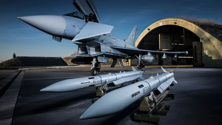 Meteor…ίτες στο Αιγαίο: Η Γαλλία δείχνει Μ. Βρετανία, η Τουρκία πανηγυρίζει, ο Νίκος Δένδιας στο Λονδίνο