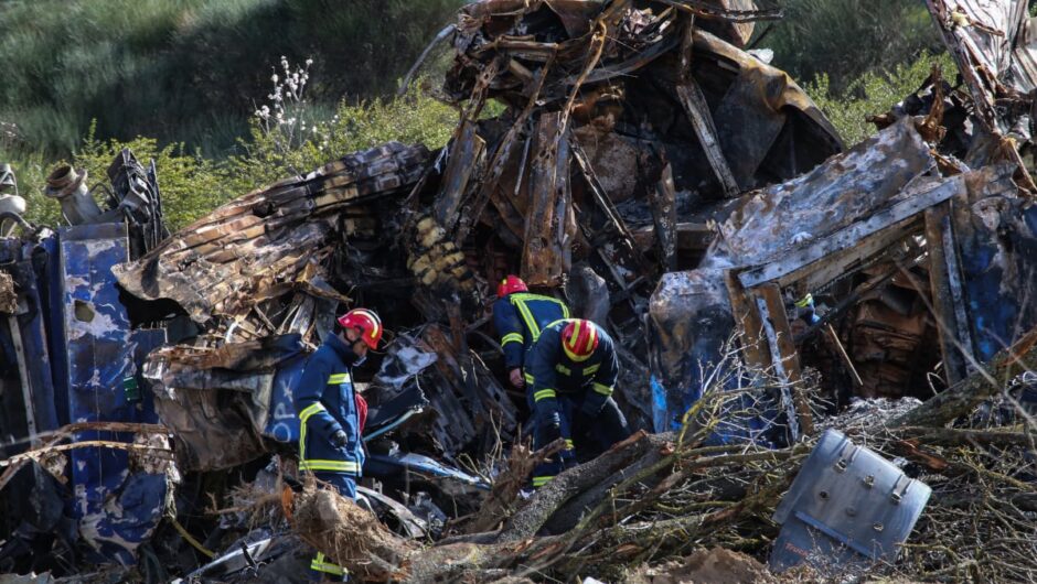 Τέμπη: Συγκλονιστικά ντοκουμέντα από τα χημικά εγκαύματα σε πυροσβέστες – «Έβγαλα το γάντι και είδα το δέρμα άσπρο»