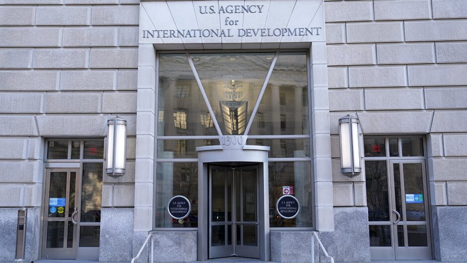 Δημοσιογραφία «πληρωμένη» – Η USAID χρηματοδότησε 6.200 δημοσιογράφους και 707 «ανεξάρτητα» ΜΜΕ σε 30 χώρες