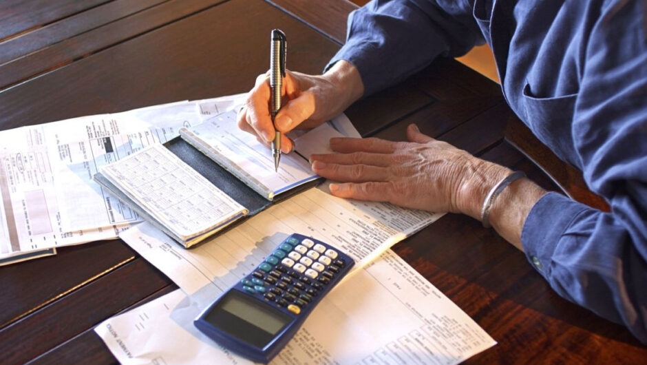 Ελεύθεροι επαγγελματίες – αγρότες: Σταγόνα σε ξέχειλο ποτήρι οι αυξήσεις στις ασφαλιστικές εισφορές