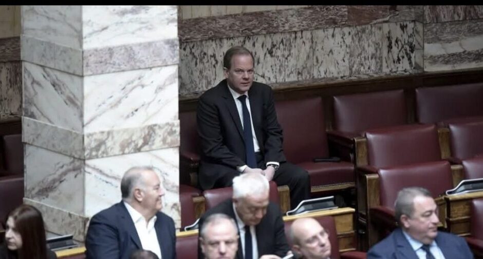 Πλακιάς για Καραμανλή: «Απομονωμένος σε μια γωνία χωρίς να τον πλησιάζει κανείς… πώς αλλάζουν τα πράγματα»