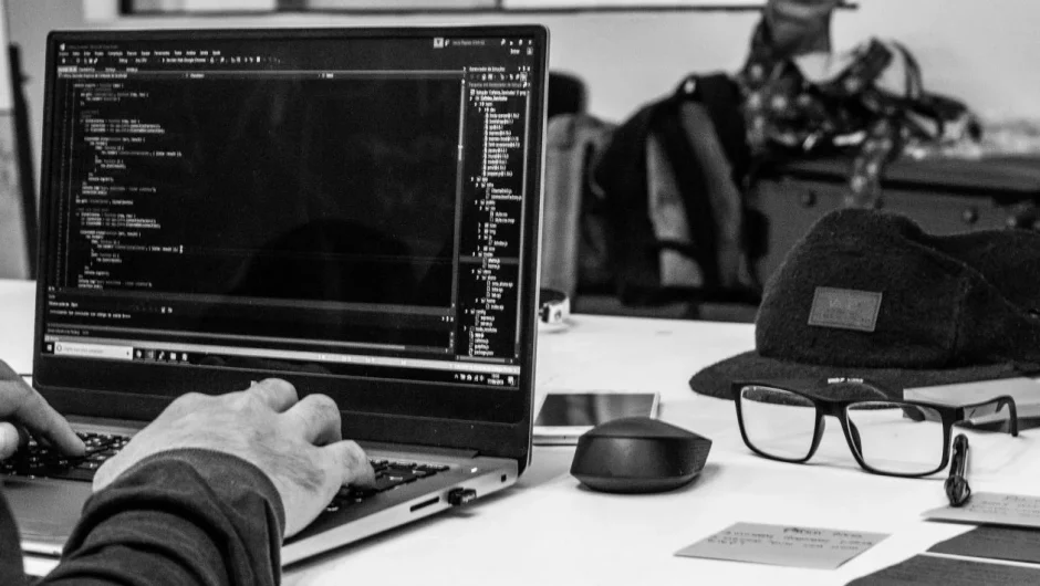 Κυβερνοεπιθέσεις: Τα βήματα για να προστατευθούν οι επιχειρήσεις