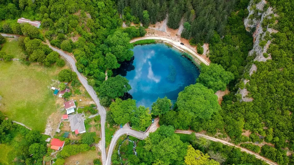 Λίμνη Βηρού: Το κρυφό γαλάζιο στολίδι της Ηπείρου