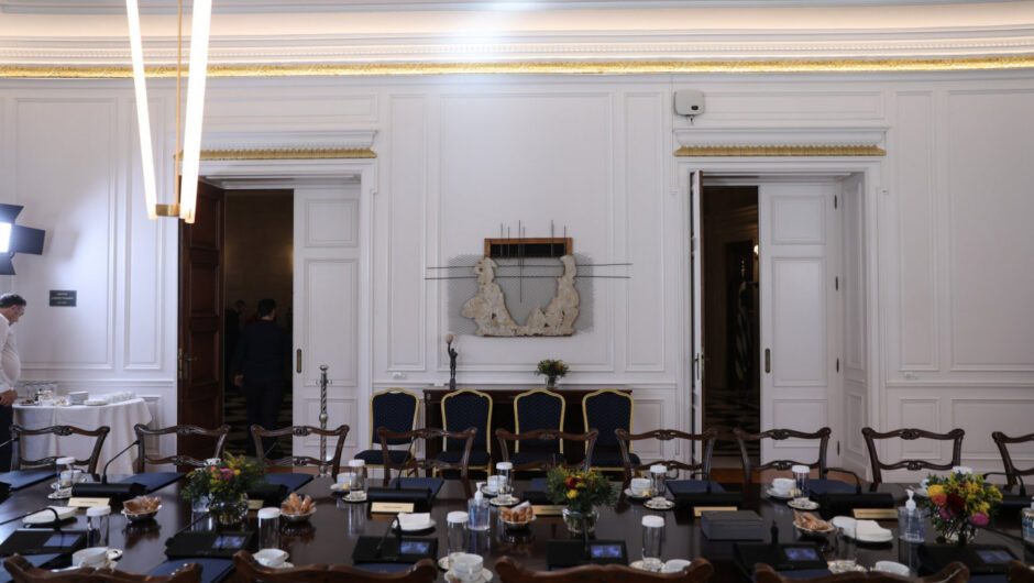 Κυβέρνηση: Η δύσκολη εβδομάδα, η άμυνα ζώνης και η «μαύρη λίστα» υπουργών