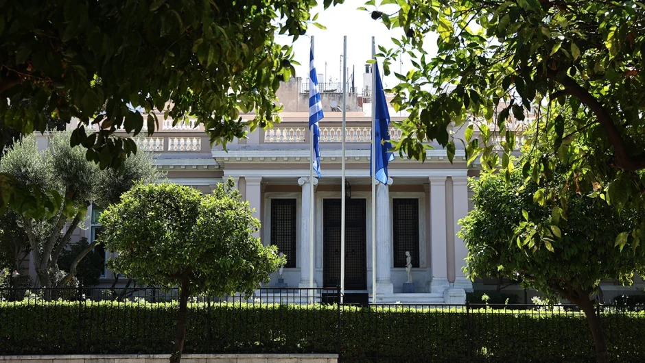 Νέος γύρος αντιπαράθεσης κυβέρνησης-ΠΑΣΟΚ για τα Τέμπη – Τι απαντά το Μαξίμου στο αίτημα για προανακριτική