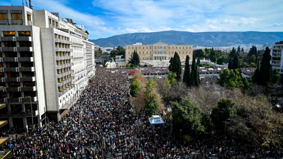 Τέμπη: Στο «κόκκινο» η πολιτική αντιπαράθεση – Στους δρόμους η κοινωνία – Δεν θα αποδοθεί δικαιοσύνη, λέει το 68%
