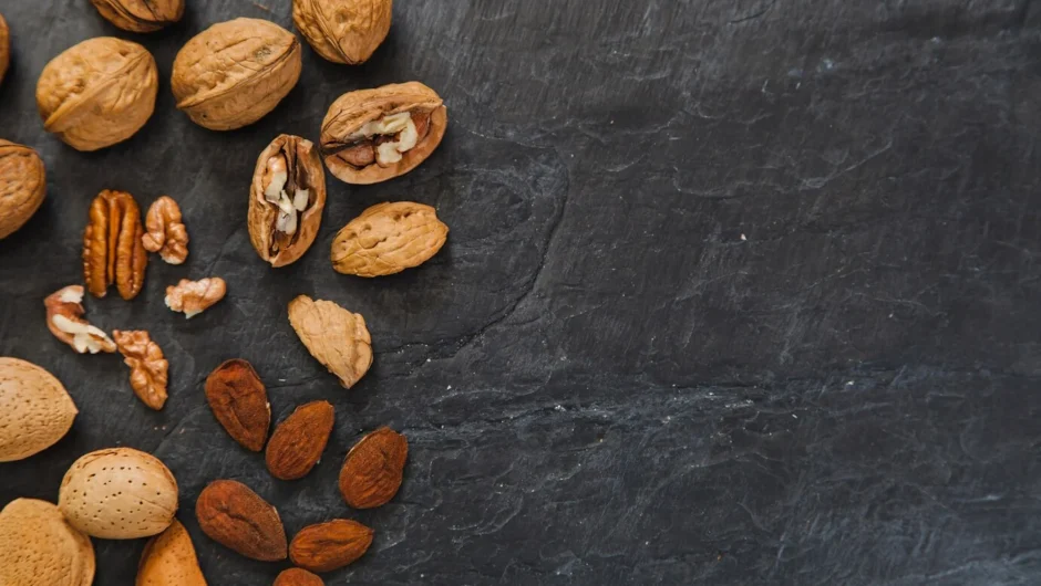 Καρύδια vs αμύγδαλα: Τα οφέλη τους για την υγεία του εγκεφάλου – Ποιος ξηρός καρπός είναι καλύτερος για την ενίσχυση της μνήμης