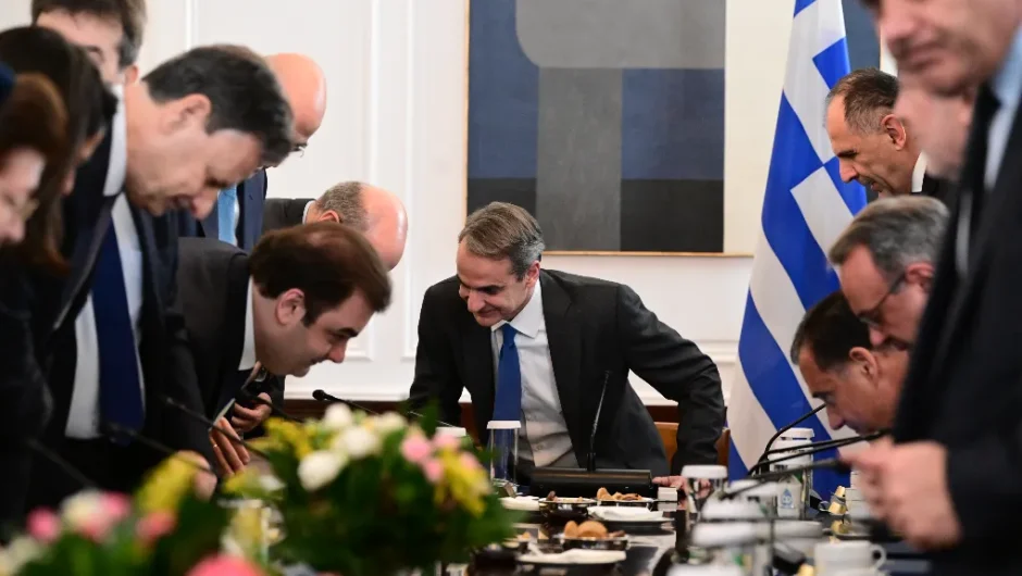 Σε πολιτικό βέρτιγκο