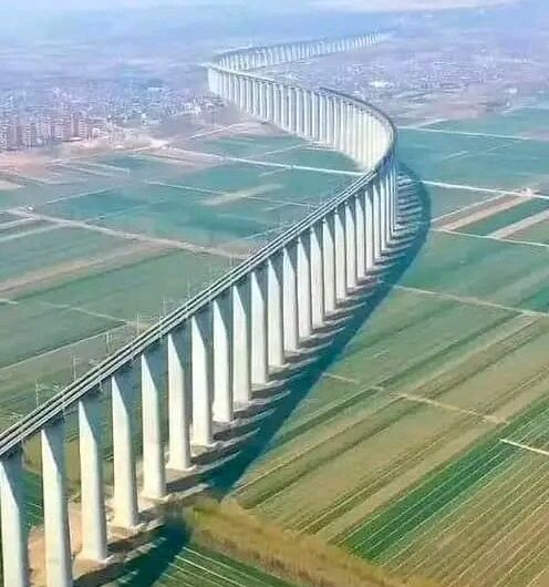 Η μεγαλύτερη σιδηροδρομική γέφυρα στον κόσμο