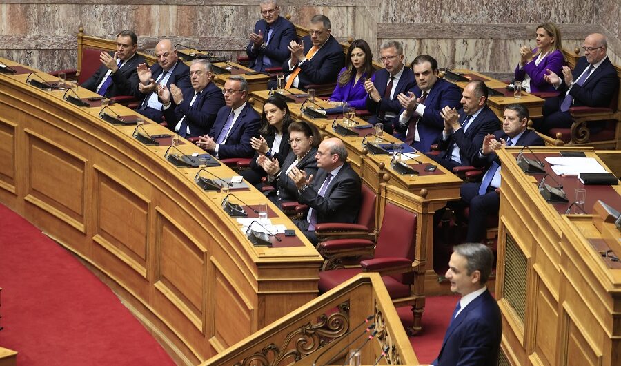 Οι παράπλευρες… ωφέλειες της πρότασης δυσπιστίας