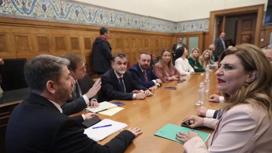 “Δεν είμαι κυρία σου, είμαι εκλεγμένη βουλευτής. Είναι χρέος μου να μιλώ μέσα στην ΚΟ.”! Πως μια δημοσκόπηση (του Αλληλόμη) έφερε την έκρηξη στο ΠΑΣΟΚ!