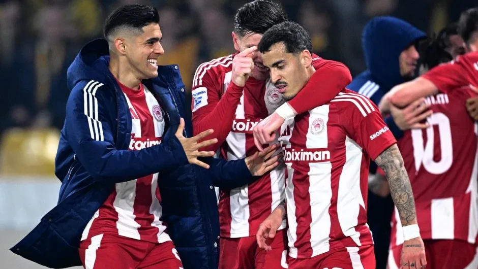 ΑΕΚ – Ολυμπιακός 0-1: Διπλό τίτλου για τους Πειραιώτες με γκολάρα του Τσικίνιο στο 90′