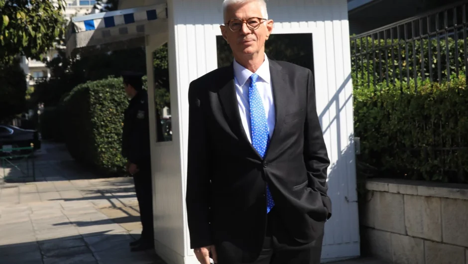 Πώς ο Δοξιάδης ανακοινώθηκε, ορκίστηκε, παραιτήθηκε – Το χειροκρότημα στον Παύλο Ντε Γκρες και οι βίλες στην Πάρο