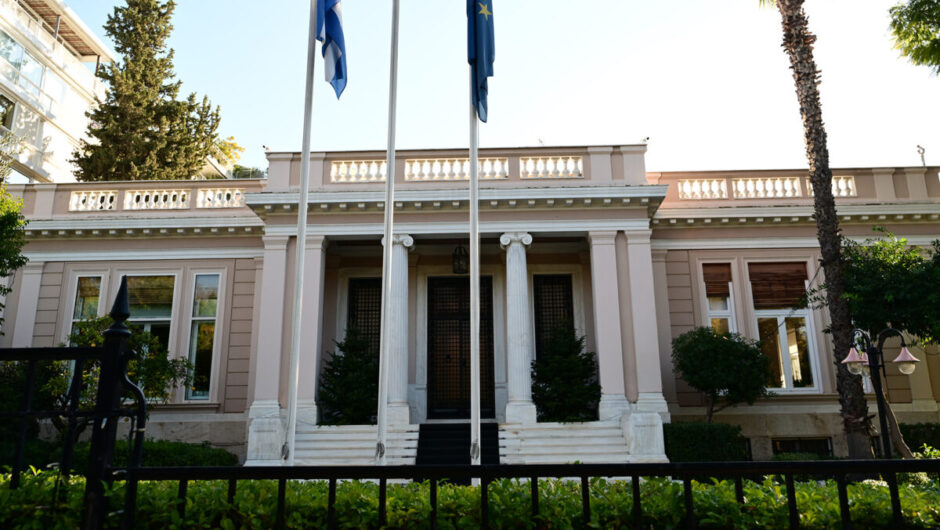 Η δημοσκόπηση που «πάγωσε» το Μαξίμου