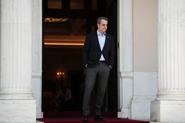 “Κοινωνικό προφίλ” και “δεξιά ατζέντα” από Μητσοτάκη