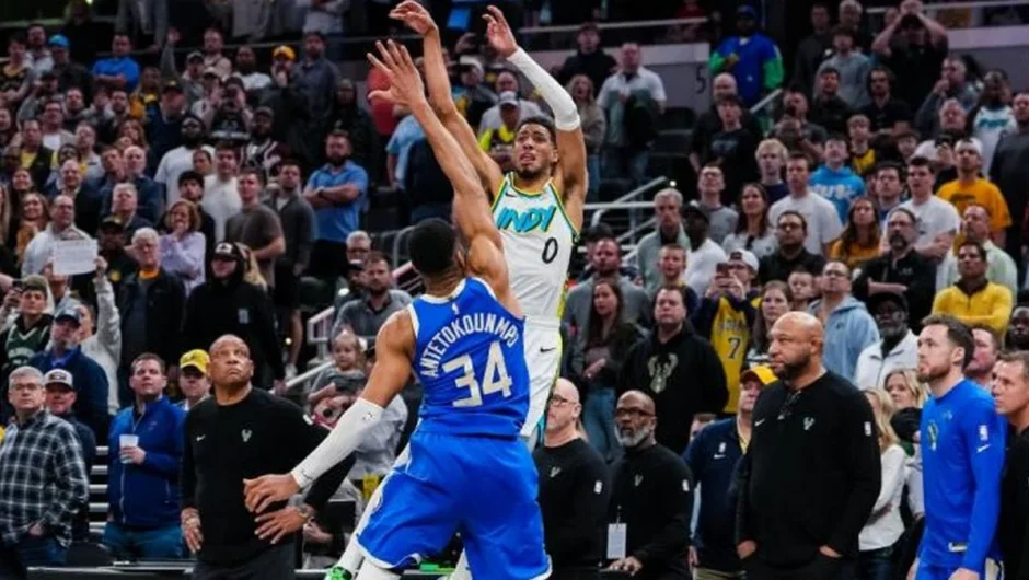 NBA: Ήττα για τους Μιλγουόκι Μπακς με το… τετράποντο της χρονιάς του Χαλιμπέρτον πάνω από τον Γιάννη – ΒΙΝΤΕΟ