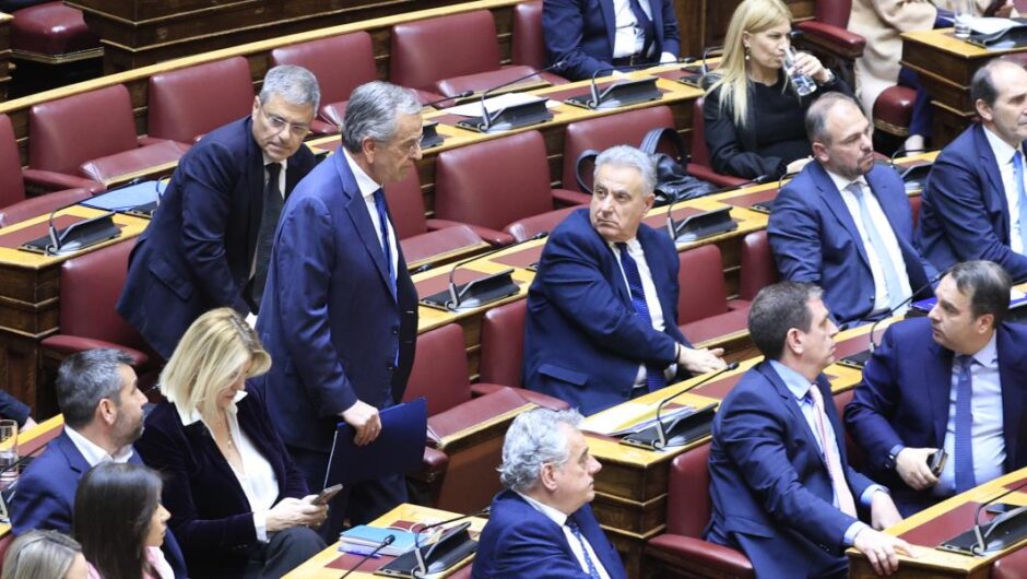 ΝΔ / Οι βουλευτές που χειροκρότησαν τον Σαμαρά που «πυροβόλησε» Μητσοτάκη