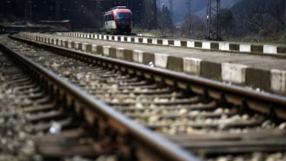 Θρηνούμε παιδιά και επιμένουν σε σόου επικοινωνιακά, με ή χωρίς «θυσία» Καραμανλή έχασαν το τρένο ανεπιστρεπτή
