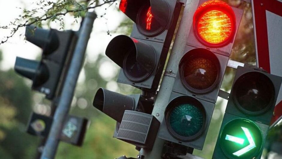 «Έξυπνο» φανάρι καταγράφει όσους περνούν με κόκκινο