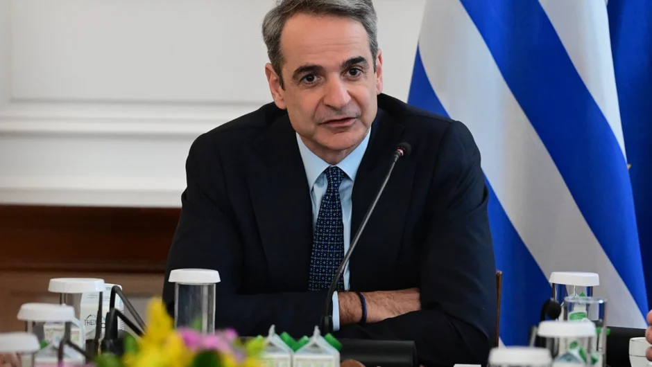 Πίσω από τις γραμμές των δημοσκοπήσεων – Η ανάγνωση του Μαξίμου και η στρατηγική έως τις κάλπες του 2027