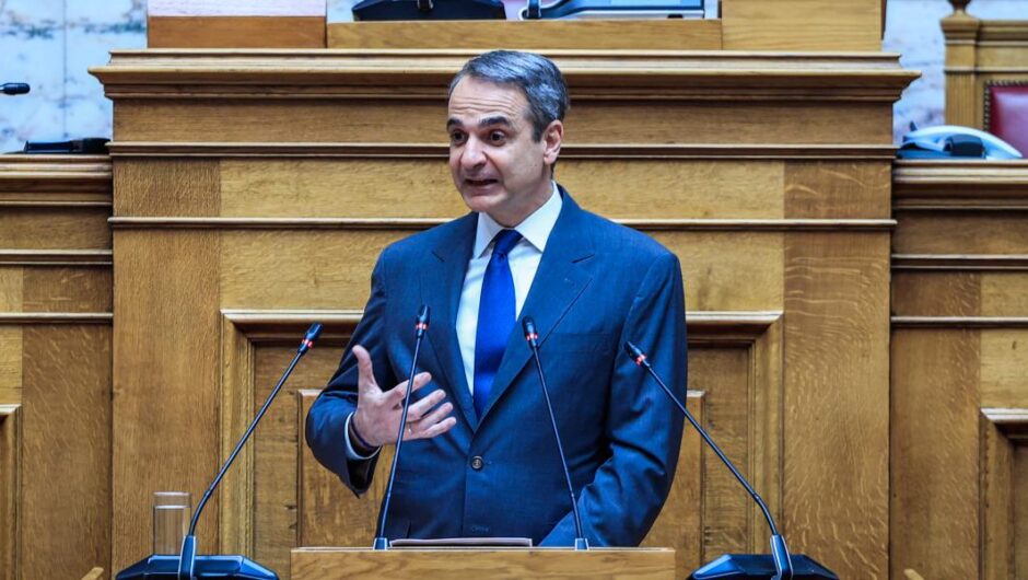 Αδύναμος απέναντι στα πυρά των βουλευτών του
