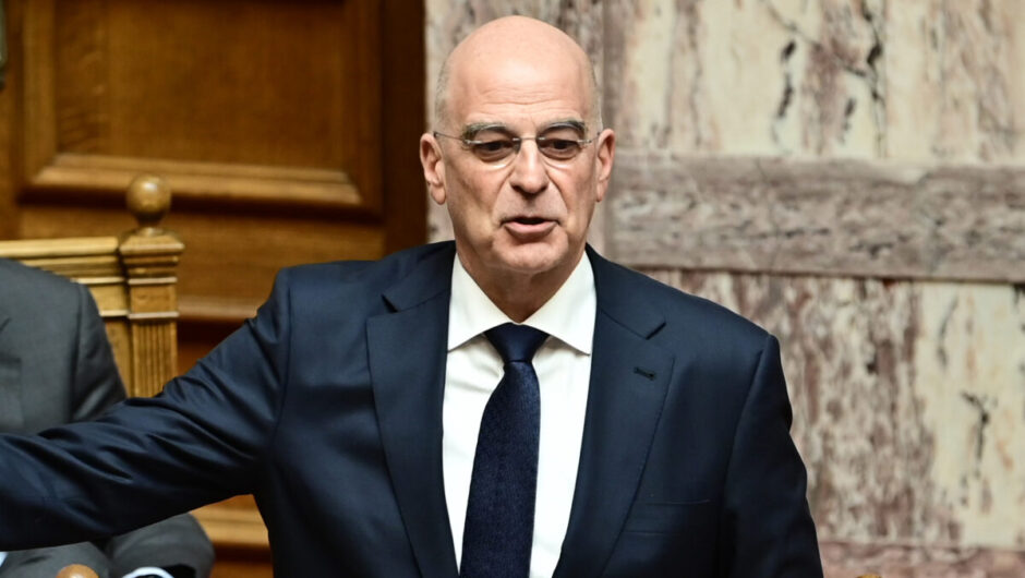 Νίκος Δένδιας: Κλάμα