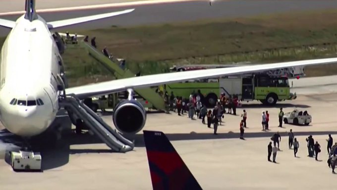 ΗΠΑ: Αεροπλάνο πήρε φωτιά πριν την απογείωση – Σώθηκαν από τύχη οι 282 επιβάτες (Video)