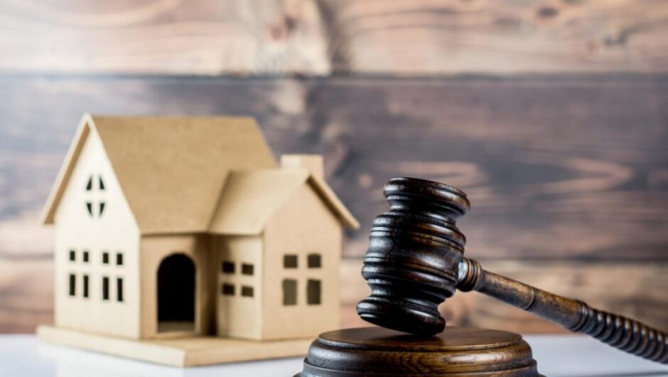 Πλειστηριασμοί: Tα ανθρώπινα δράματα πίσω από τους αριθμούς – 6.000 σπίτια βγαίνουν στο σφυρί