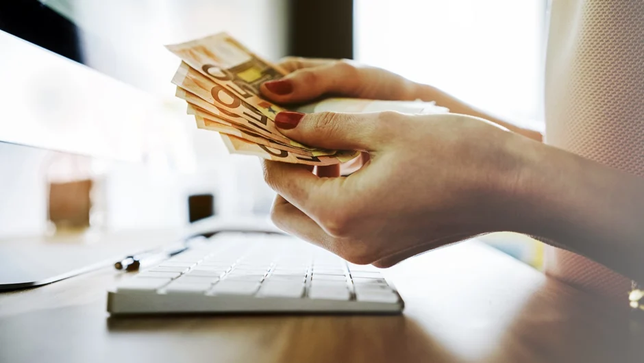 Χρέη: Δεύτερη ευκαιρία για οφειλέτες σε εφορία και ταμεία – Tέλος οι ποινικές διώξεις για ρυθμισμένες οφειλές