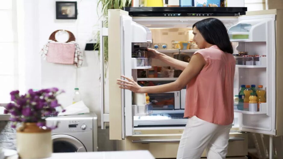 5 tips για καθαρό ψυγείο χωρίς μικρόβια, μούχλα και χαλασμένα τρόφιμα