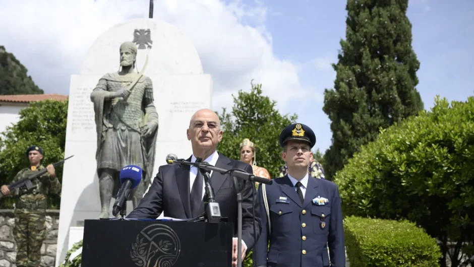 Ηχηρή διαφοροποίηση Δένδια