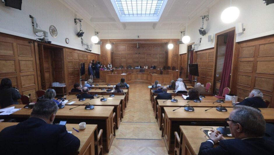 Τα τηλεφωνήματα Χαρίτση στην αντιπολίτευση, η προανακριτική για τον Καραμανλή και ο… Δούκας