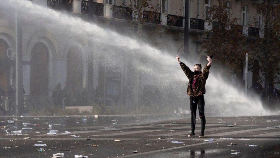 Εγγραφες φοιτητών… στη ΓΑΔΑ, προπαγάνδα με κρατικά λεφτά, η κυβέρνηση μπέρδεψε το πίσω με το μπροστά, η Αντιπολίτευση πάει με τα μάτια κλειστά